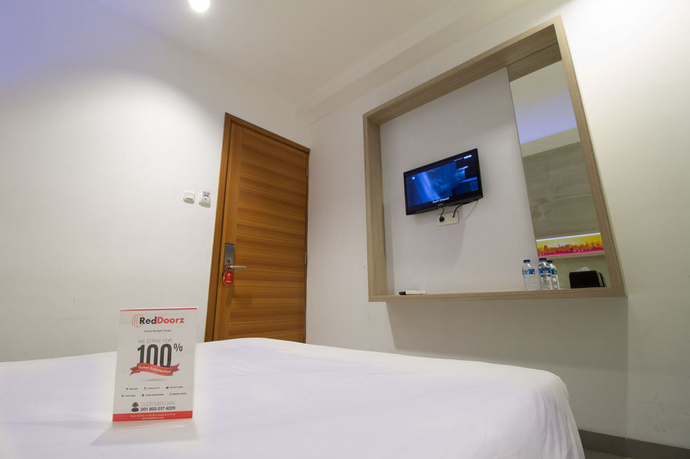 Reddoorz Plus @ Setiabudi Eight จาการ์ตา ภายนอก รูปภาพ