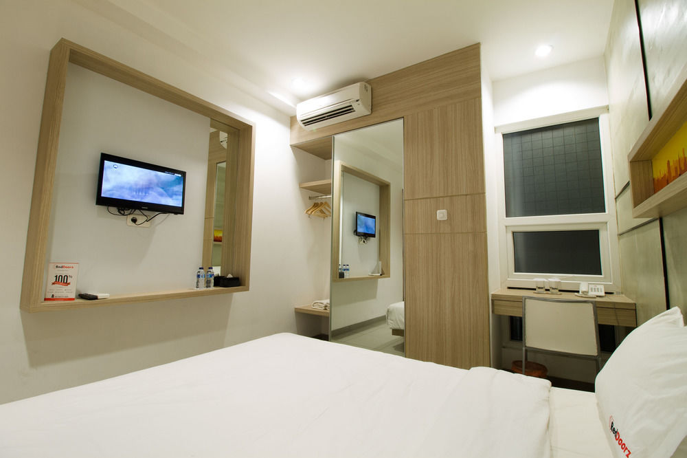 Reddoorz Plus @ Setiabudi Eight จาการ์ตา ภายนอก รูปภาพ