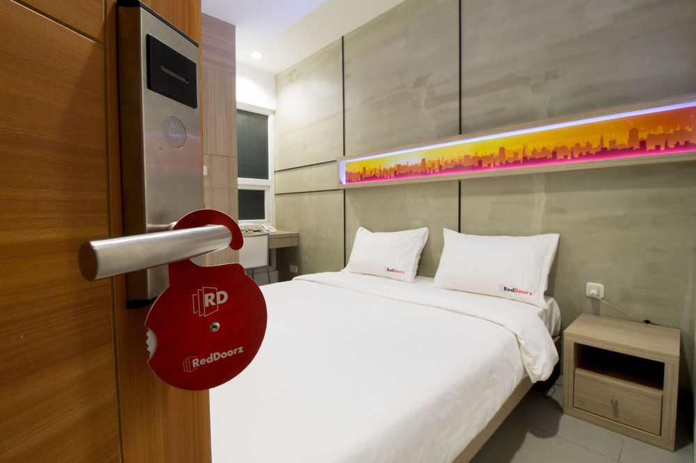 Reddoorz Plus @ Setiabudi Eight จาการ์ตา ภายนอก รูปภาพ