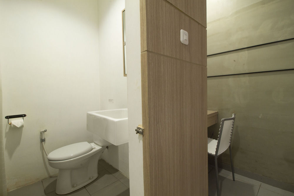 Reddoorz Plus @ Setiabudi Eight จาการ์ตา ภายนอก รูปภาพ