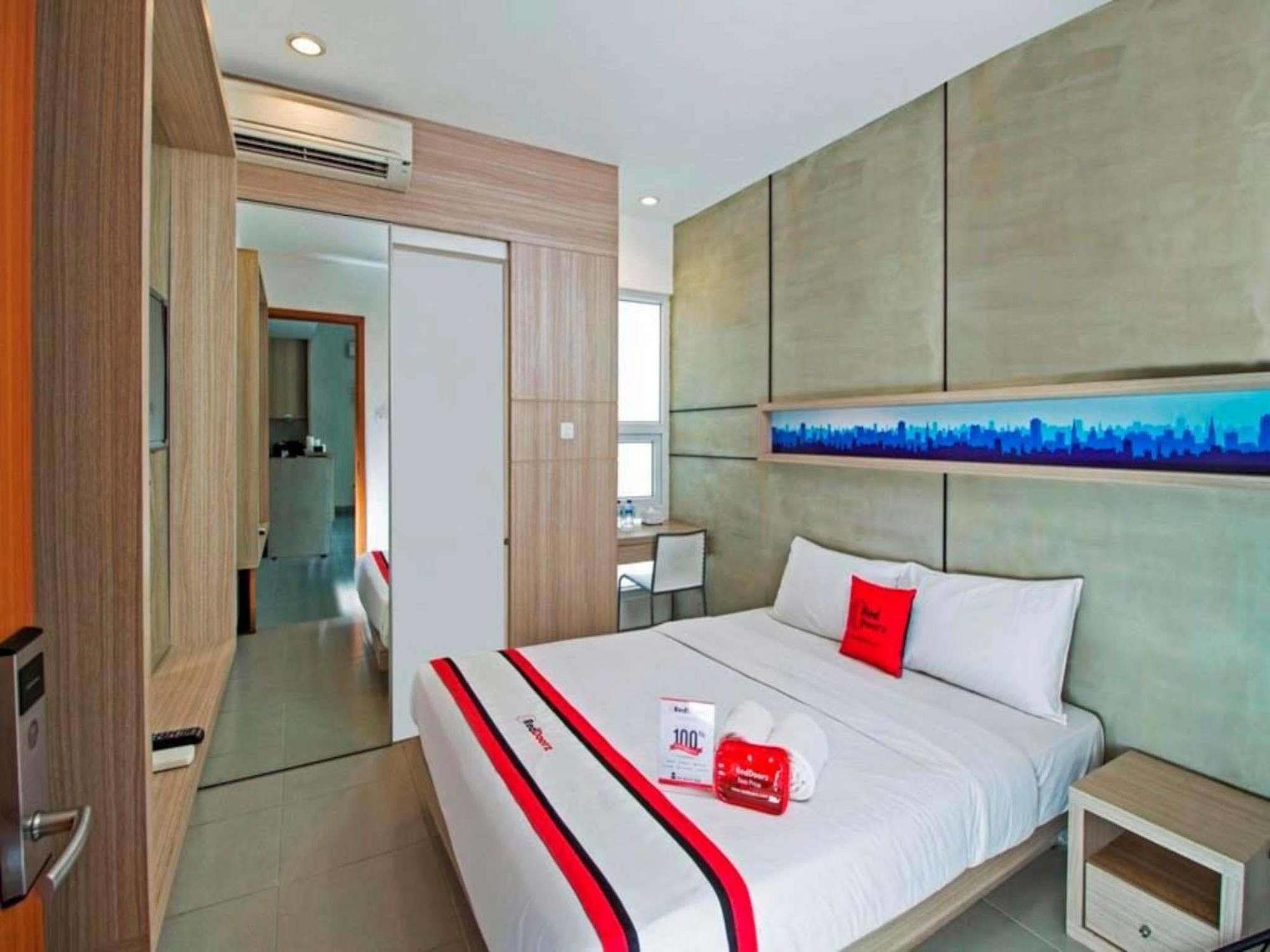 Reddoorz Plus @ Setiabudi Eight จาการ์ตา ภายนอก รูปภาพ