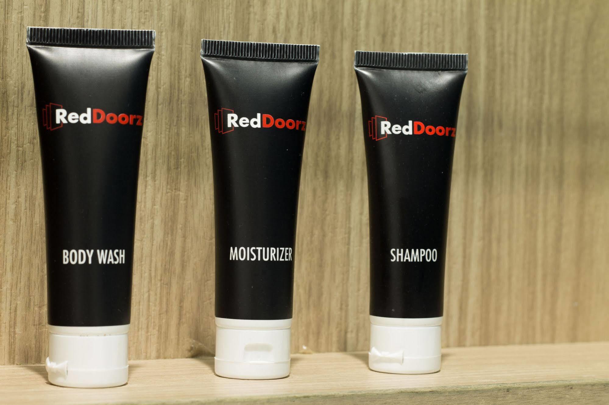 Reddoorz Plus @ Setiabudi Eight จาการ์ตา ภายนอก รูปภาพ