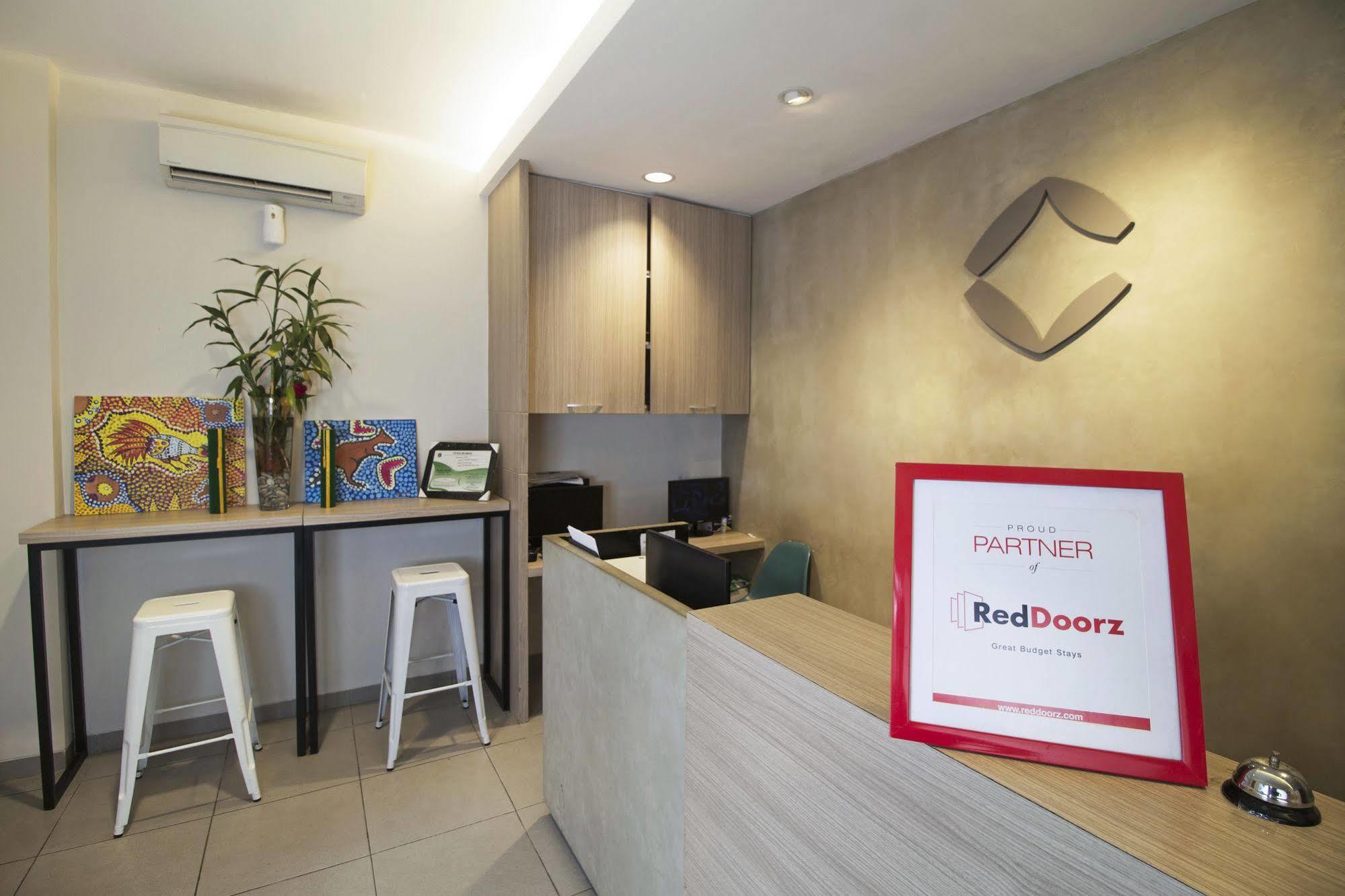 Reddoorz Plus @ Setiabudi Eight จาการ์ตา ภายนอก รูปภาพ