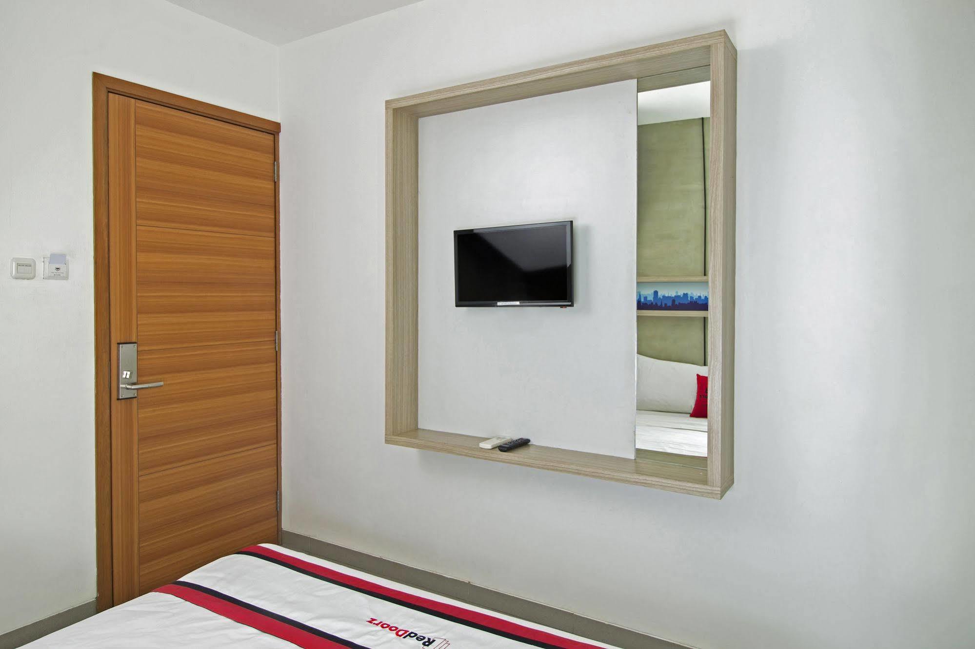 Reddoorz Plus @ Setiabudi Eight จาการ์ตา ภายนอก รูปภาพ