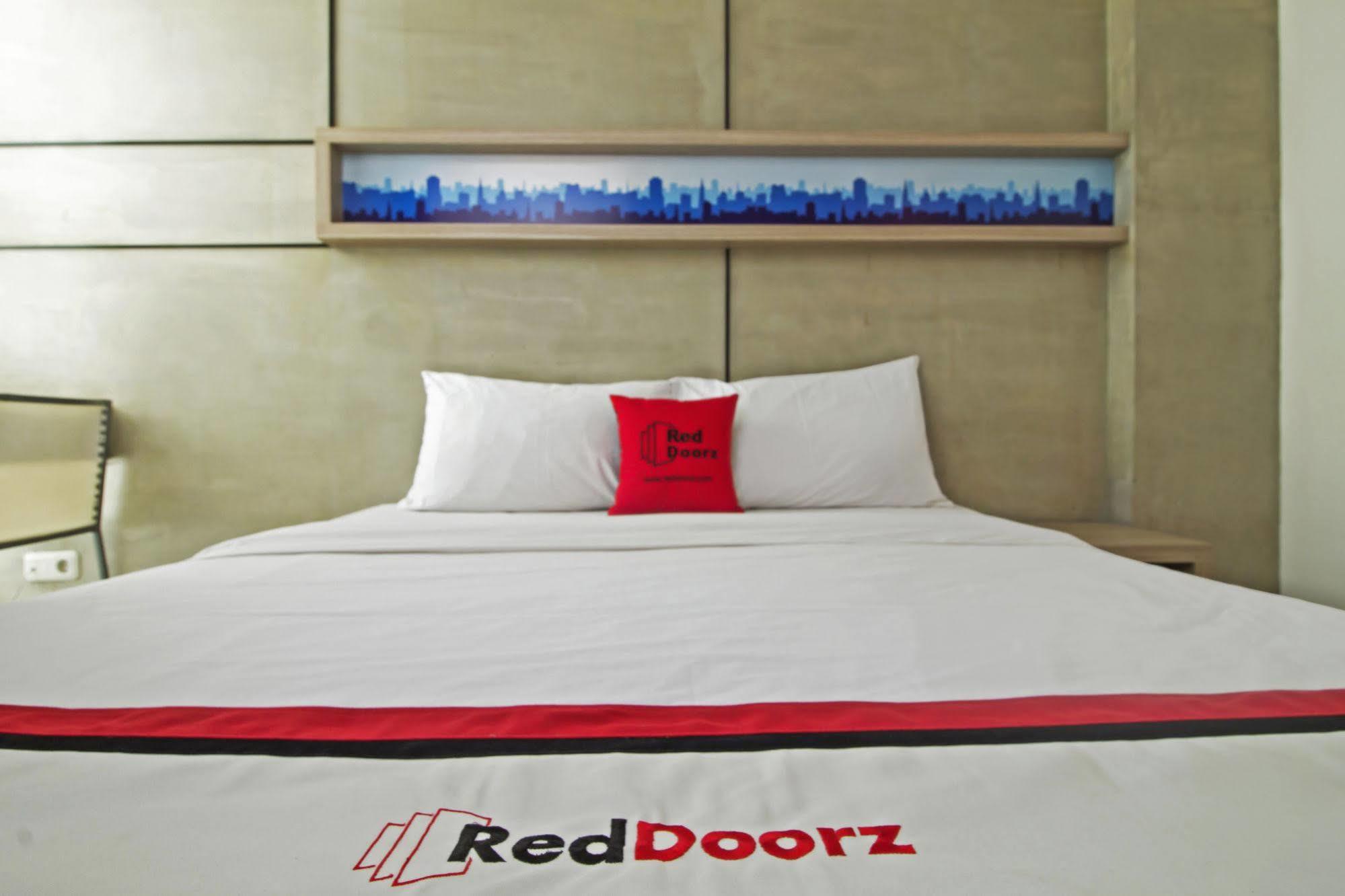 Reddoorz Plus @ Setiabudi Eight จาการ์ตา ภายนอก รูปภาพ