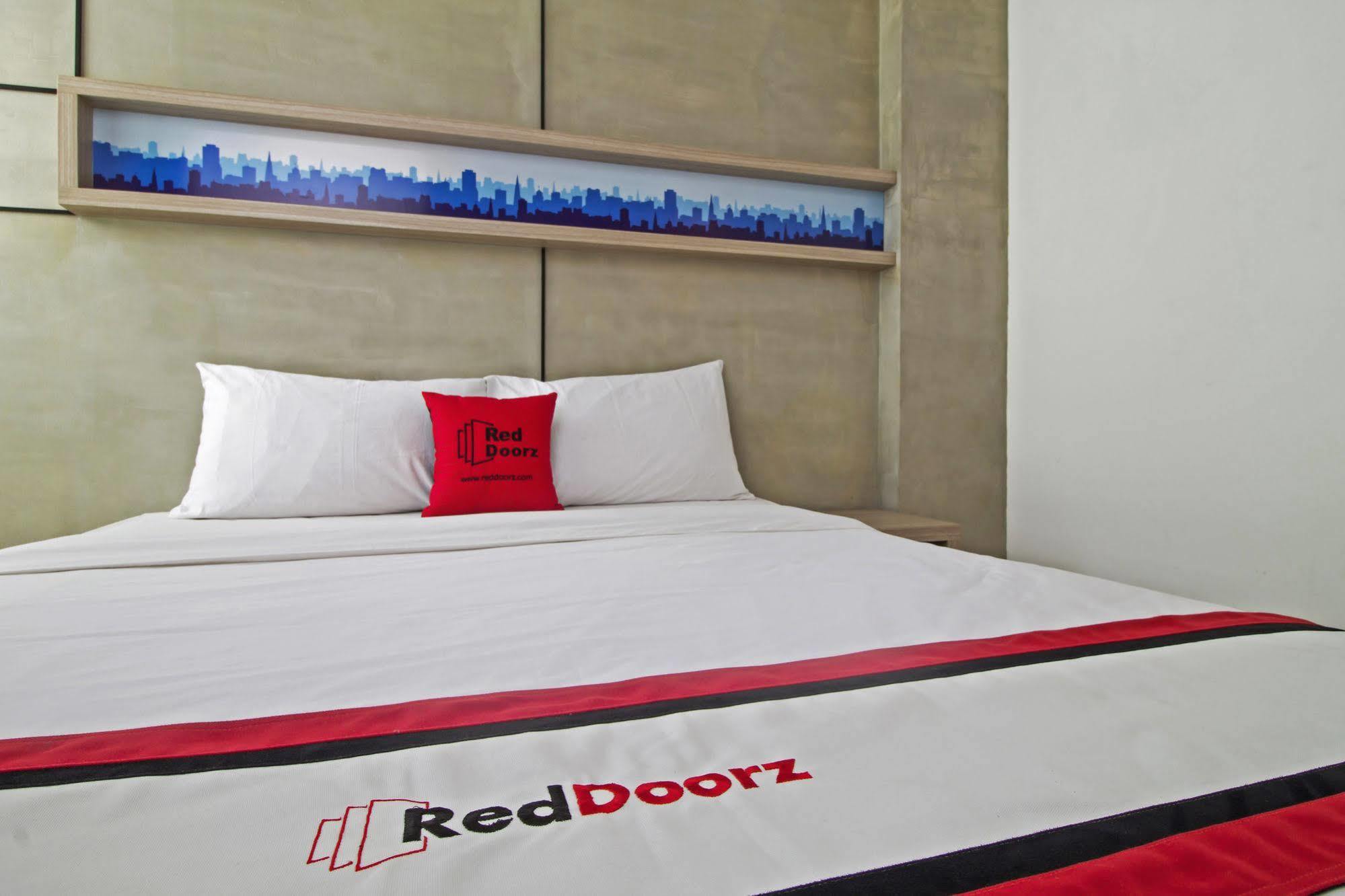 Reddoorz Plus @ Setiabudi Eight จาการ์ตา ภายนอก รูปภาพ